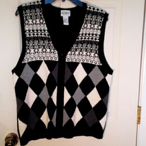 Winter vest by Koret. Colors of black & white geometrics. Size Medium